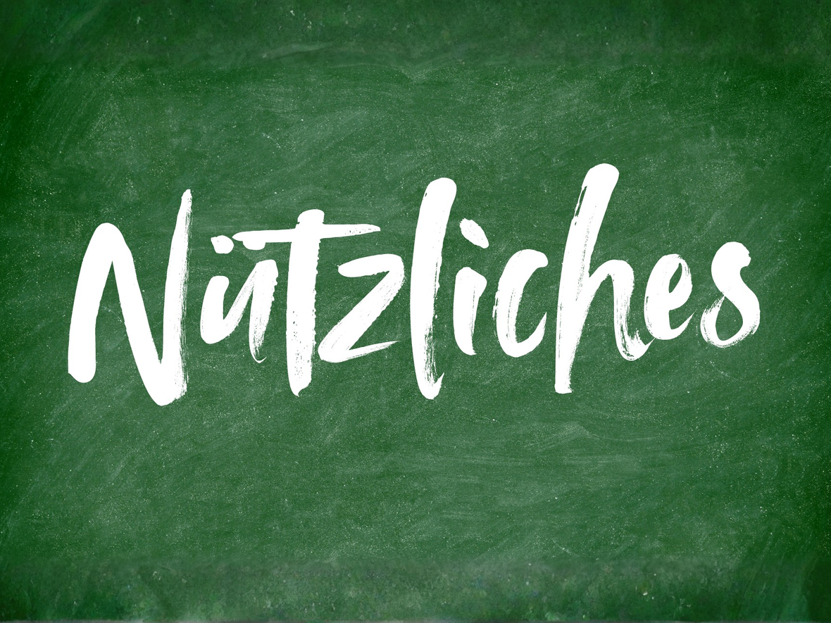 "Nützliches" auf einer grünen Tafel geschrieben.